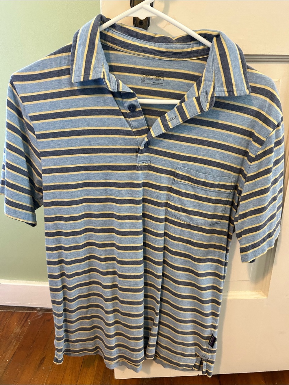Patagonia Men's Blue and Light Yellow Striped Polo XS